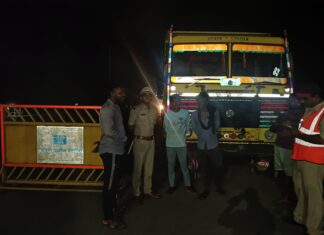 अवैध मुरूम वाहतुकीचा ट्रक पकडला ; कुही पोलिसांची कारवाई