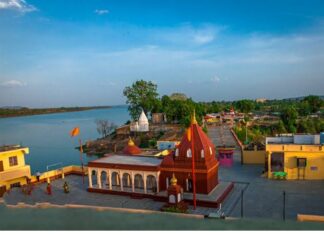 आंभोरा पर्यटकांना खुणावतोय , दररोज हजारोंच्या संख्येत पर्यटक