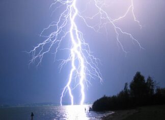 विज पडून तिघेजन जखमी ; जखमींना कुही ग्रामीण रुग्णालयात प्राथमिक उपचार करून नागपूरला रेफर