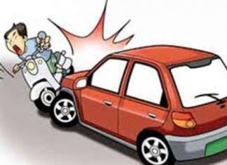 चारचाकी वाहनाची दुचाकीला जबर धडक ; दोघे गंभीर तर एक किरकोळ जखमी