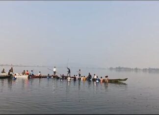 सुराबोडी ग्रामस्थांचे गोसे धरणात जलसमाधी आंदोलन ; पोलीस व महसूल यंत्रणा आंदोलनस्थळी