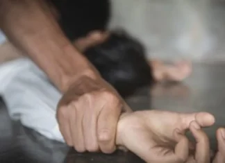 आधी माय-लेकीला प्रेमाच्या जाळ्यात ओढलं; नंतर दोघींवर केले अत्याचार, व्हिडिओही काढला