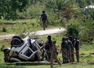 छत्तीसगडमध्ये जवानांच्या वाहनावर नक्षलवाद्यांचा हल्ला; 9 जवान शहीद