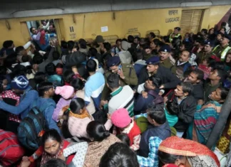 नवी दिल्ली रेल्वे स्थानकावर भयंकर चेंगराचेंगरी; 18 प्रवाशांचा मृत्यू