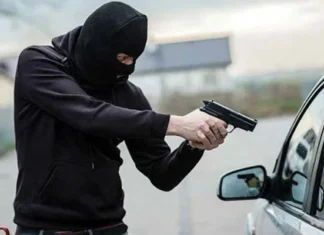 सराफा व्यापाऱ्यावर गोळीबार करीत दरोडेखोरांनी केली सव्वा कोटीची लुट