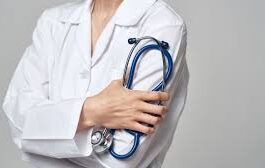 मेडिकलच्या निवासी डॉक्टरची हॉटेलमध्ये गळफास घेऊन आत्महत्या