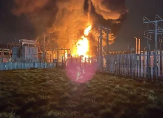 गडचिरोलीहून नागपूरला रुग्ण घेऊन निघालेल्या रुग्णवाहिकेतील ऑक्सिजन सिलेंडरचा स्फोट ; सुदैवाने कोणतीही जीवितहानी नाही.