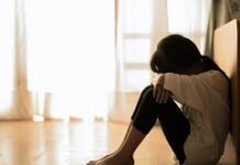 पार्टीत जबरदस्तीने दारु पाजली ; घरी सोडण्याच्या बहाण्याने कारमध्ये हवाई सुंदरीसोबत अत्त्याचार