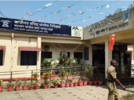 बारावीच्या विद्यार्थ्याचा बहिणीच्या मैत्रिणीवर दोघांसह आळीपाळीने अत्याचार ; आरोपीच्या पित्याला समजताच हार्ट अटॅक