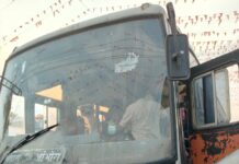 मांढळ बसस्थानकावर भंडारा डेपोच्या बस चालकाची मुजोरी : रस्त्याच्या मध्यभागी बस उभी केल्याने वाहतुकीची कोंडी प्रवाशांची गैरसोय