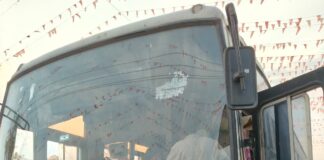 मांढळ बसस्थानकावर भंडारा डेपोच्या बस चालकाची मुजोरी : रस्त्याच्या मध्यभागी बस उभी केल्याने वाहतुकीची कोंडी प्रवाशांची गैरसोय